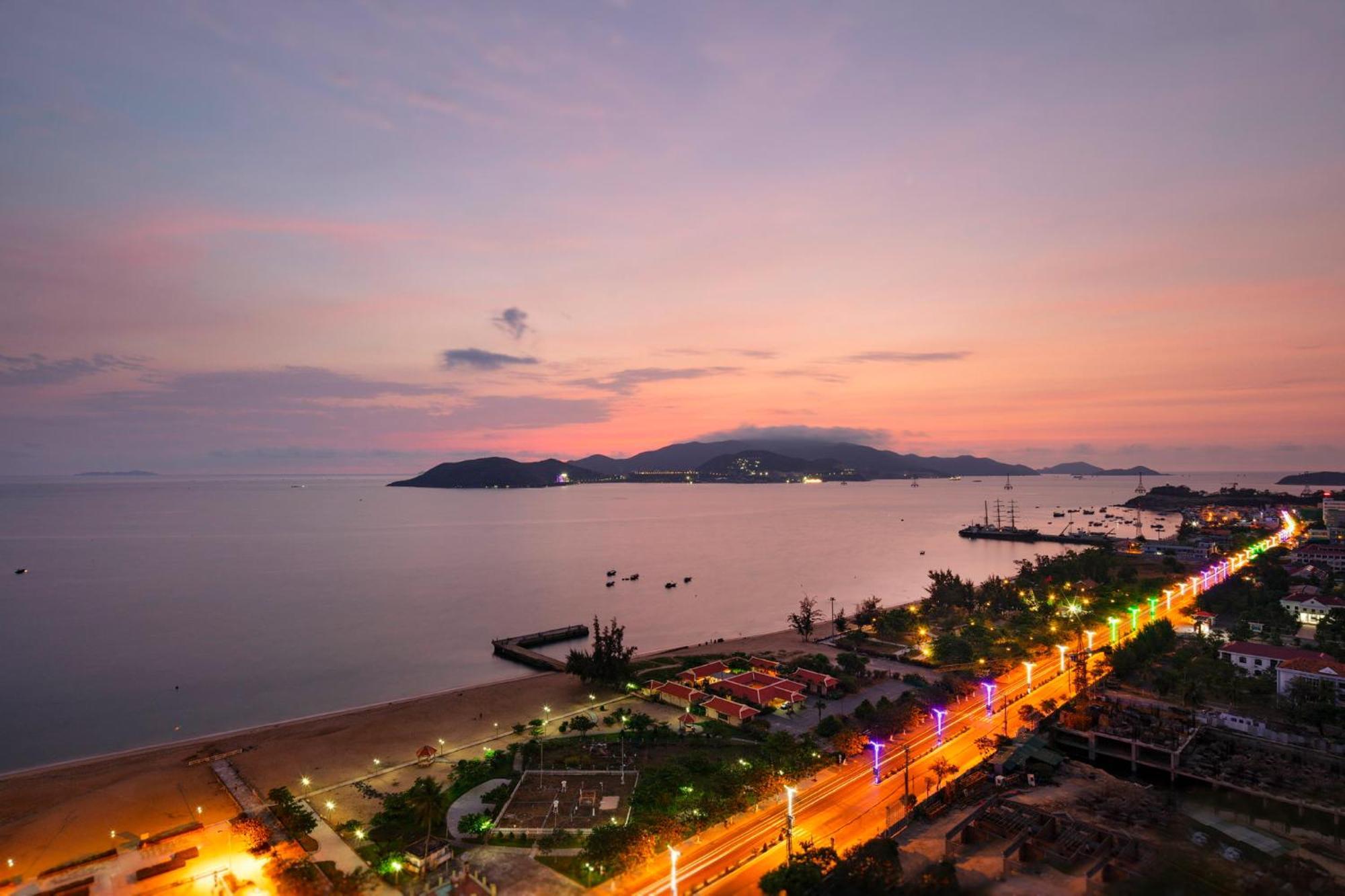 Crown Hotel Nha Trang Exterior photo